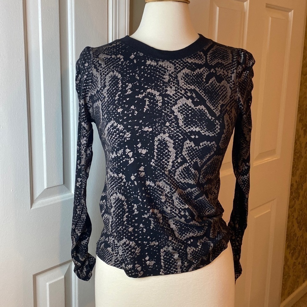 Vintage Havana Black & Gray “Snakeskin” Long Sleeved Shirt Size Small- Like New